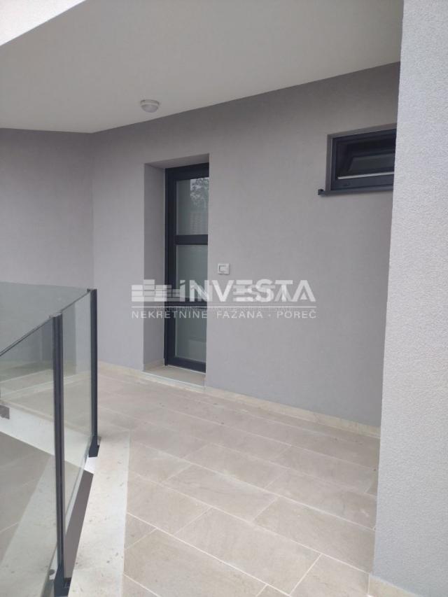 Umag area, ground floor apartment with garden, new building, TOP LOCATION!