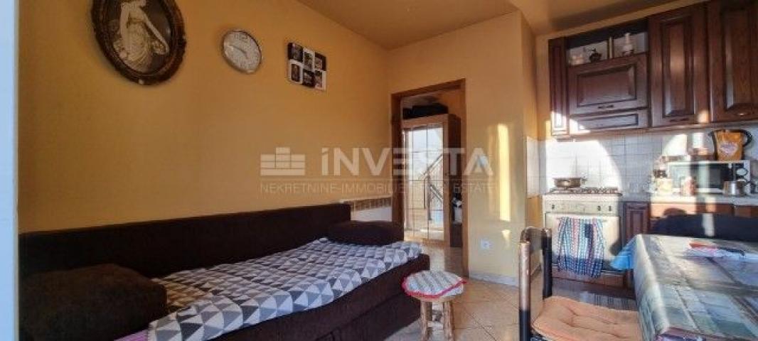 Poreč area, ground floor apartment with garden and garage