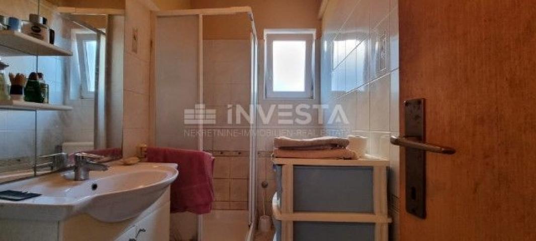 Poreč area, ground floor apartment with garden and garage