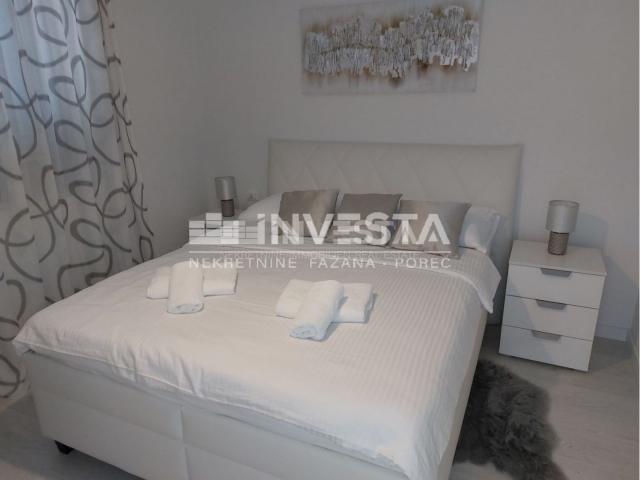 Poreč area, modernly furnished semi-detached villa with pool, new construction