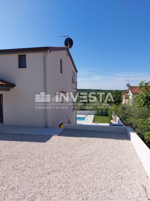 Poreč area, modernly furnished semi-detached villa with pool, new construction