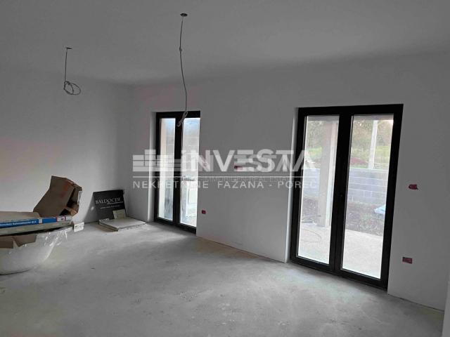 Poreč area, modern semi-detached villa with pool and sea view