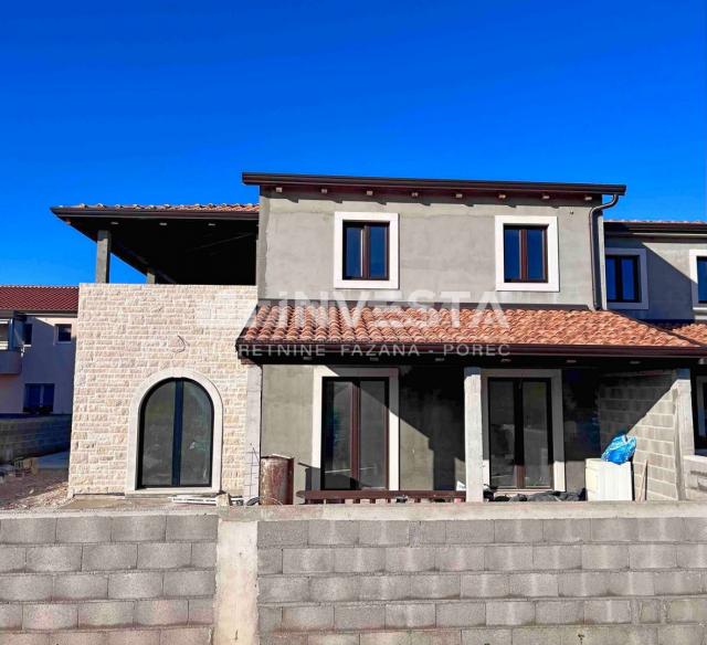 Poreč area, modern semi-detached villa with pool and sea view