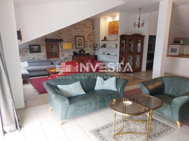 Poreč area, renovated autochthonous Istrian house with 3 apartments