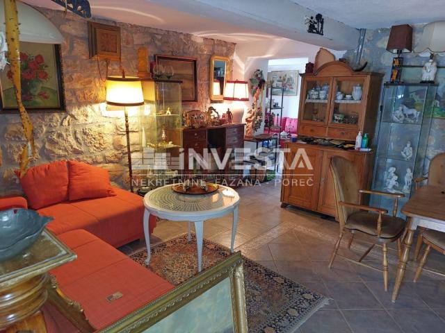 Poreč area, renovated autochthonous Istrian house with 3 apartments