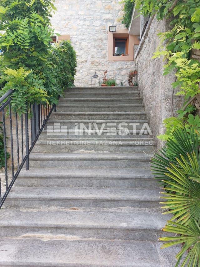 Poreč area, renovated autochthonous Istrian house with 3 apartments