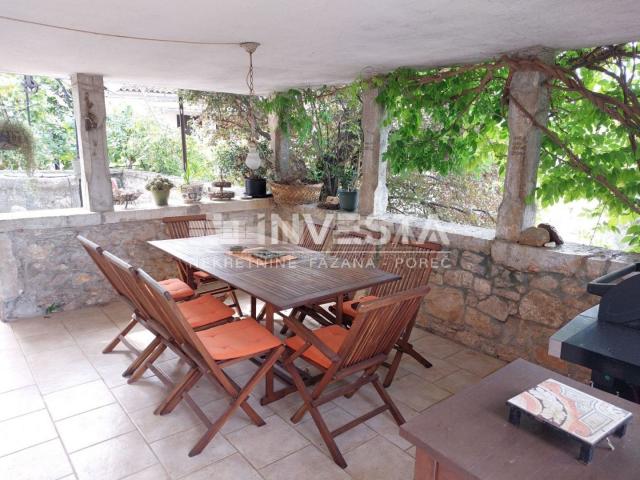 Poreč area, renovated autochthonous Istrian house with 3 apartments