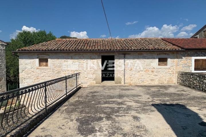 Vrsar area, stone Istrian house with yard and garage