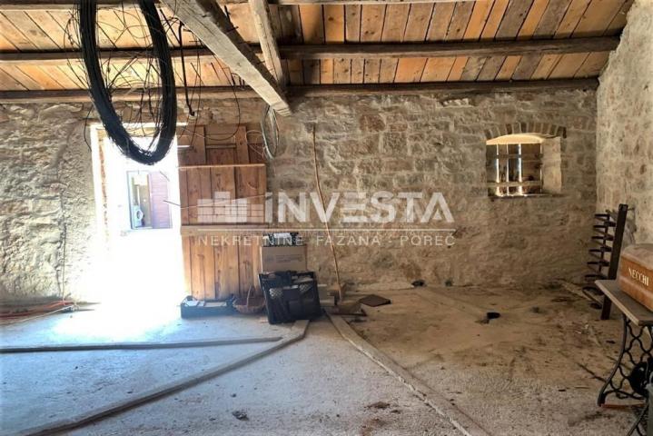 Vrsar area, stone Istrian house with yard and garage