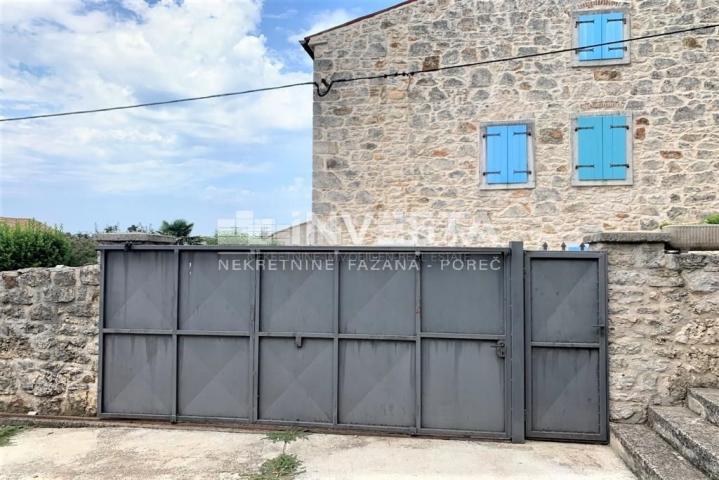 Vrsar area, stone Istrian house with yard and garage