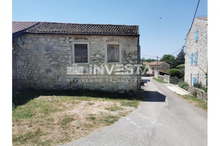 Vrsar area, stone Istrian house with yard and garage