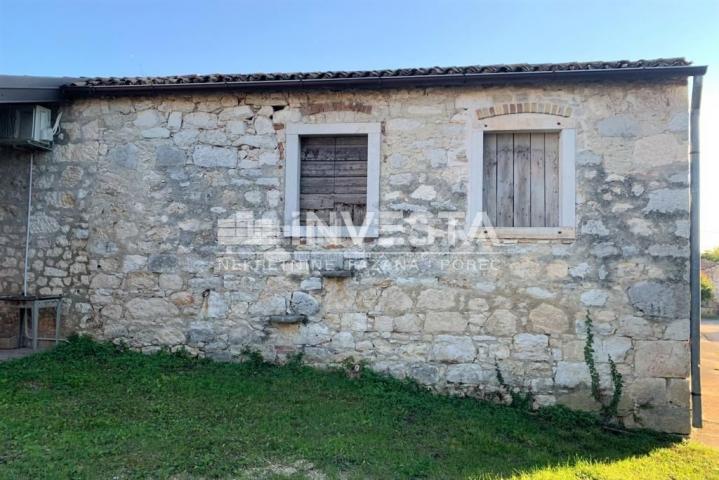 Vrsar area, stone Istrian house with yard and garage