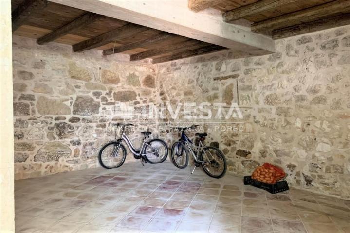 Vrsar area, stone Istrian house with yard and garage