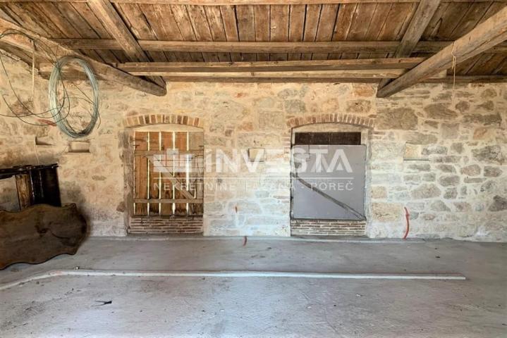 Vrsar area, stone Istrian house with yard and garage