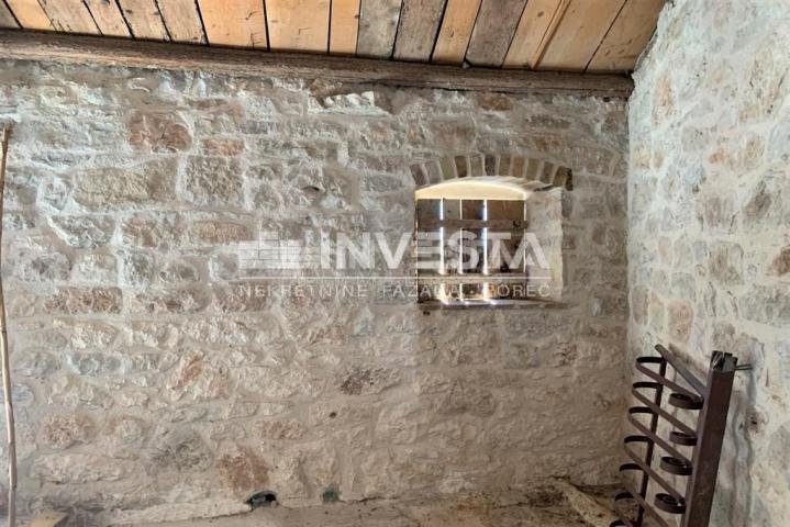 Vrsar area, stone Istrian house with yard and garage