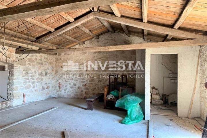 Vrsar area, stone Istrian house with yard and garage