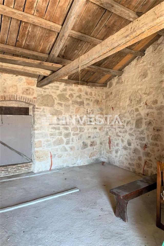 Vrsar area, stone Istrian house with yard and garage