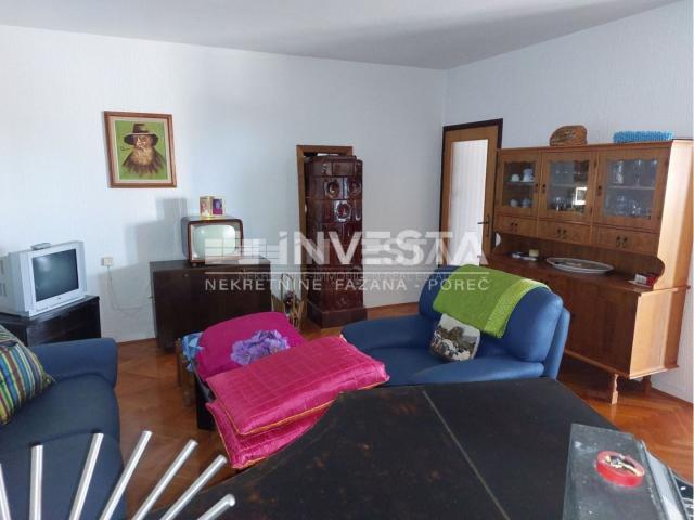 Poreč, spacious house in a great location with a sea view, 3 apartments