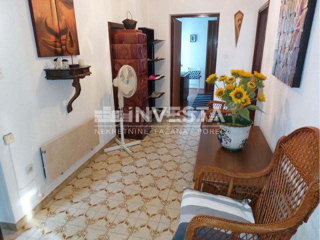 Poreč, spacious house in a great location with a sea view, 3 apartments