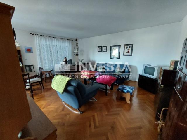 Poreč, spacious house in a great location with a sea view, 3 apartments