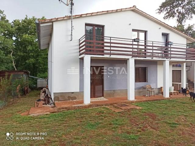 Poreč area, detached house with 2 apartments and a spacious yard