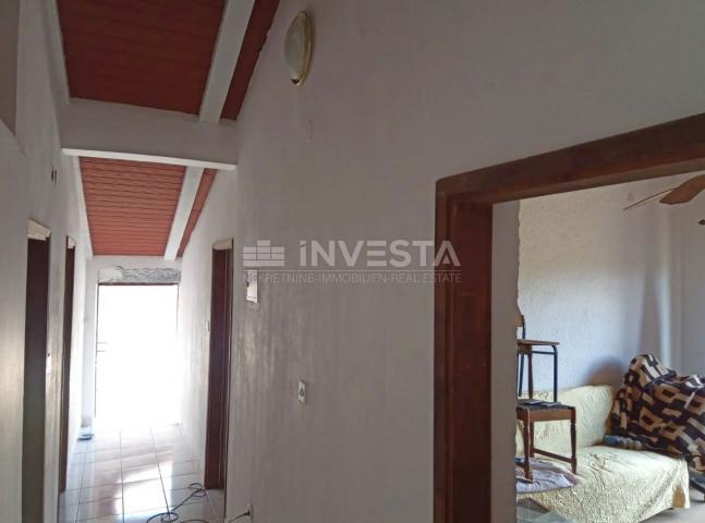 Poreč area, detached house with 2 apartments and a spacious yard