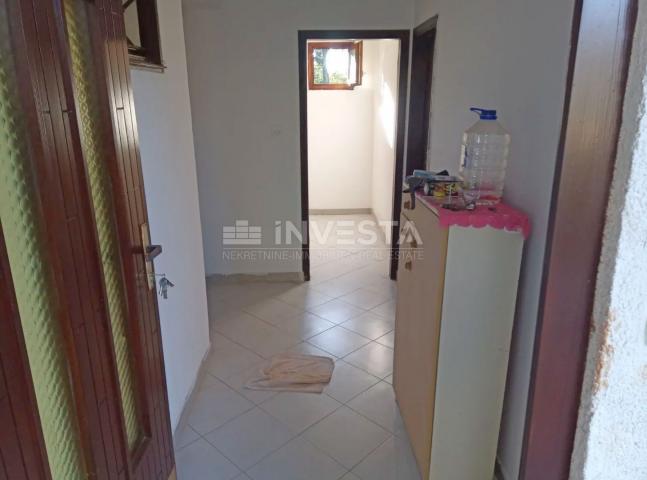 Poreč area, detached house with 2 apartments and a spacious yard