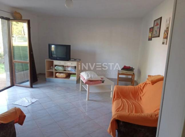 Poreč area, detached house with 2 apartments and a spacious yard