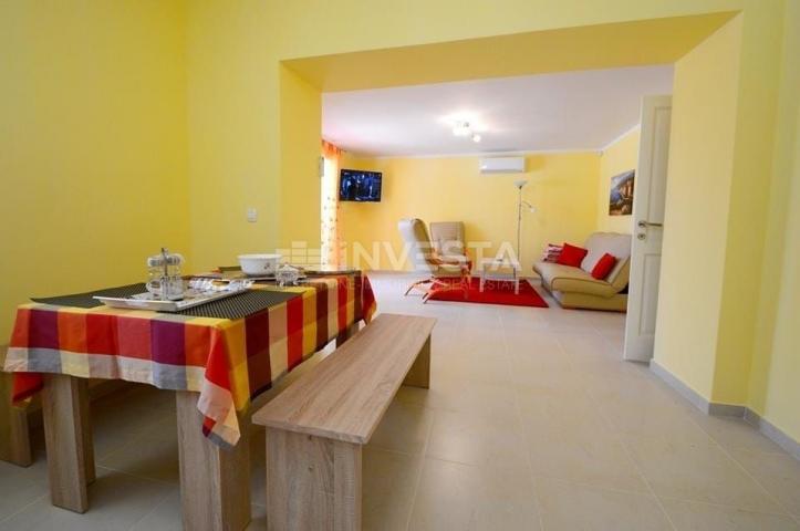 Poreč area, beautiful detached house with swimming pool and 4 residential units