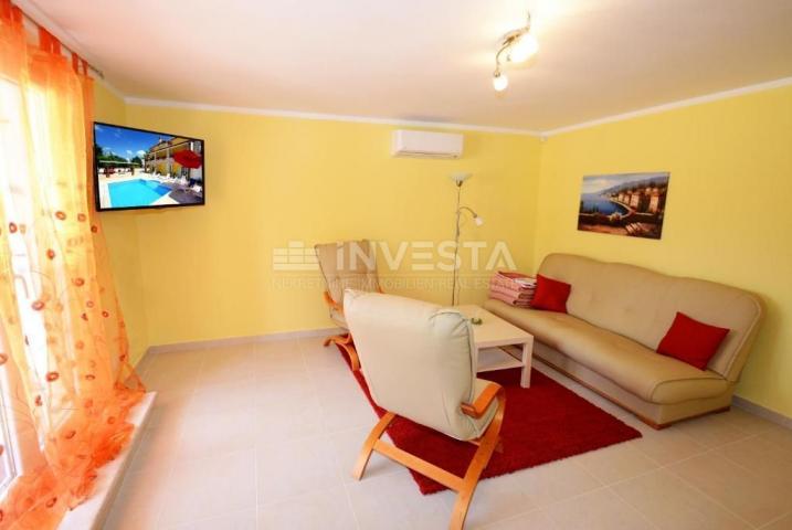 Poreč area, beautiful detached house with swimming pool and 4 residential units