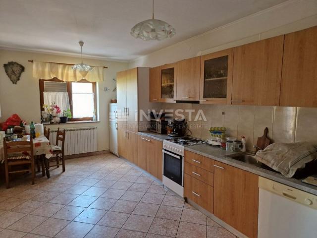 Pula, detached family house with 4 apartments and a spacious garden