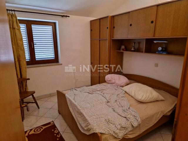 Pula, detached family house with 4 apartments and a spacious garden