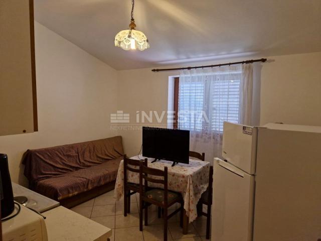 Pula, detached family house with 4 apartments and a spacious garden