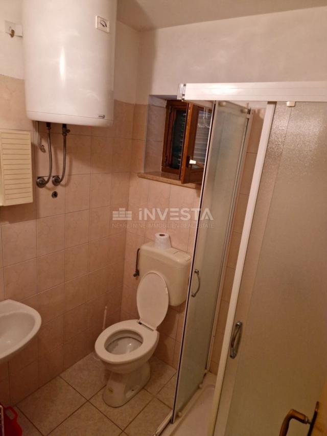 Pula, detached family house with 4 apartments and a spacious garden