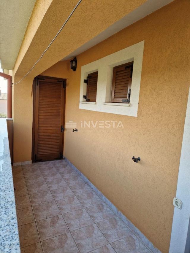 Pula, detached family house with 4 apartments and a spacious garden