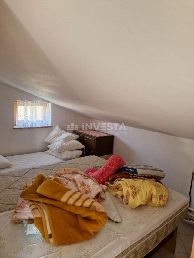 Pula, detached family house with 4 apartments and a spacious garden