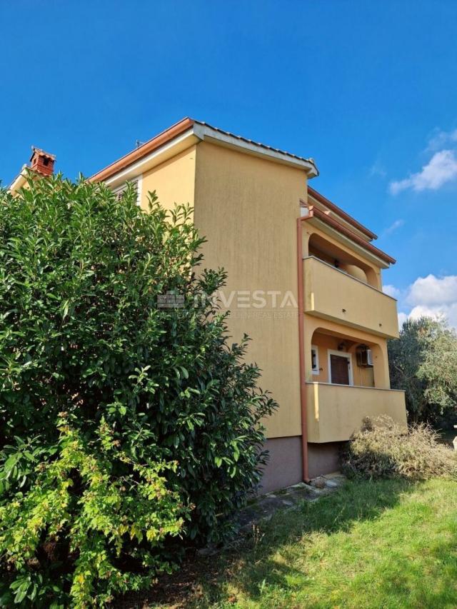 Pula, detached family house with 4 apartments and a spacious garden