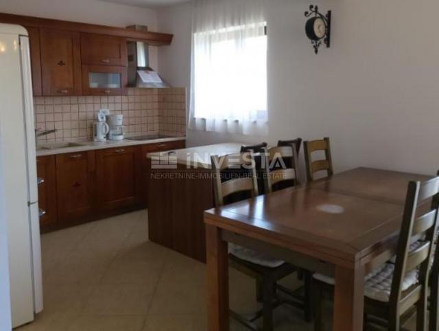 Premantura, Dreizimmerwohnung mit 2 Terrassen und Panoramablick auf das Meer