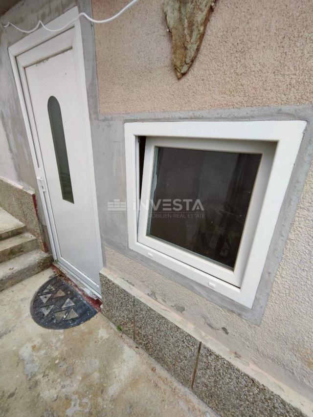 Pula, Šijana, apartment for renovation of 39 m2 with 128 m2 yard