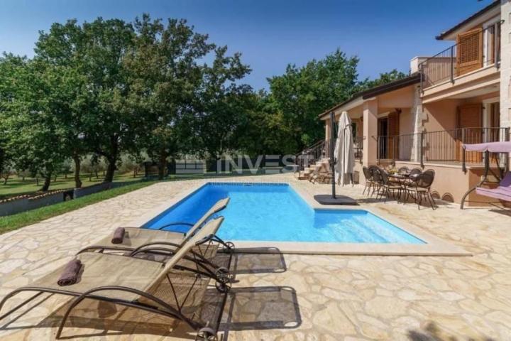 Poreč area, traditional villa with swimming pool and beautiful garden