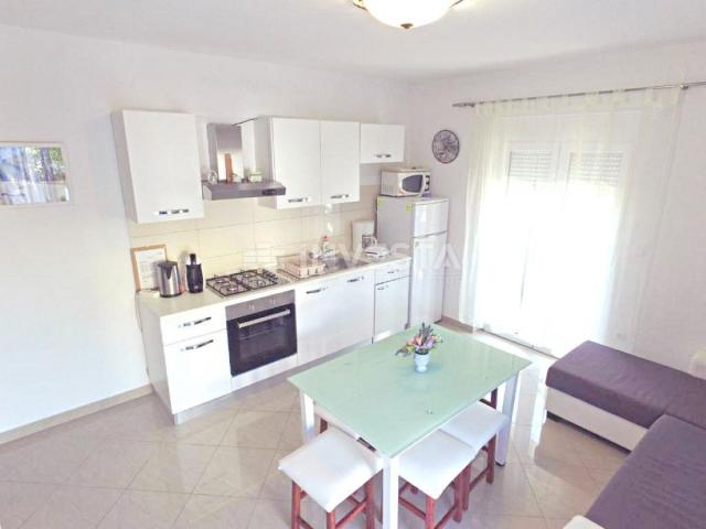 Fažana, Valbandon, apartmanska kuća sa 6 apartmana, 600 m od mora