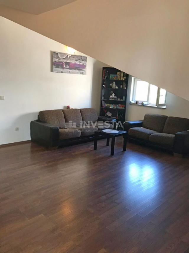 Poreč, spacious apartment of 91 m2 in a great location