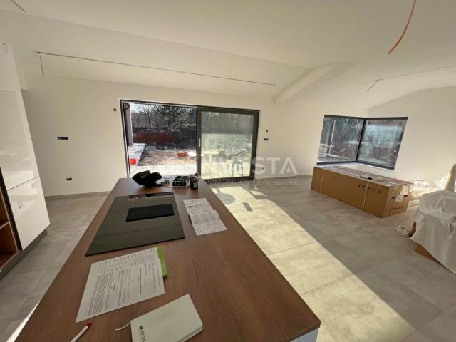 Surroundings of Labina, newly built modern one-story house, 137 m2, 3 bedrooms