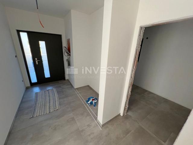 Surroundings of Labina, newly built modern one-story house, 137 m2, 3 bedrooms