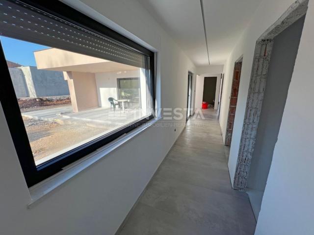 Surroundings of Labina, newly built modern one-story house, 137 m2, 3 bedrooms