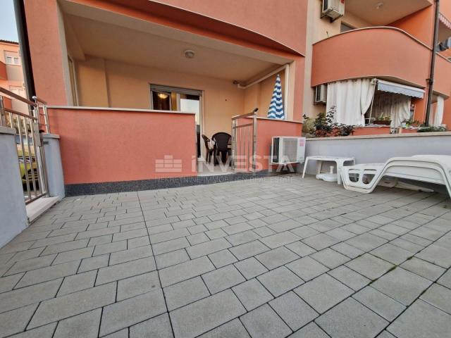 Pula, Veli vrh, schön eingerichtete Erdgeschosswohnung mit Terrasse und Garten