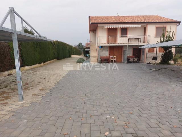 Poreč area, 2 houses with several residential units, spacious garden