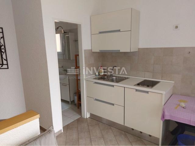 Poreč area, 2 houses with several residential units, spacious garden