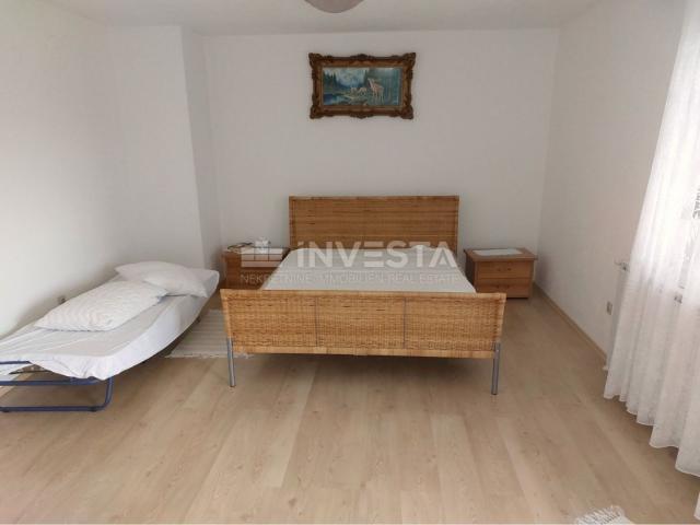 Poreč area, 2 houses with several residential units, spacious garden