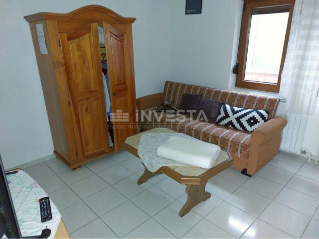 Poreč area, 2 houses with several residential units, spacious garden